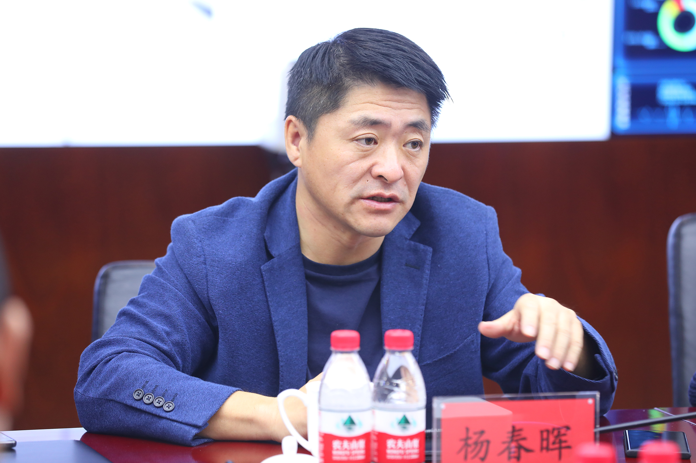 视联动力董事长杨春晖介绍视联网技术