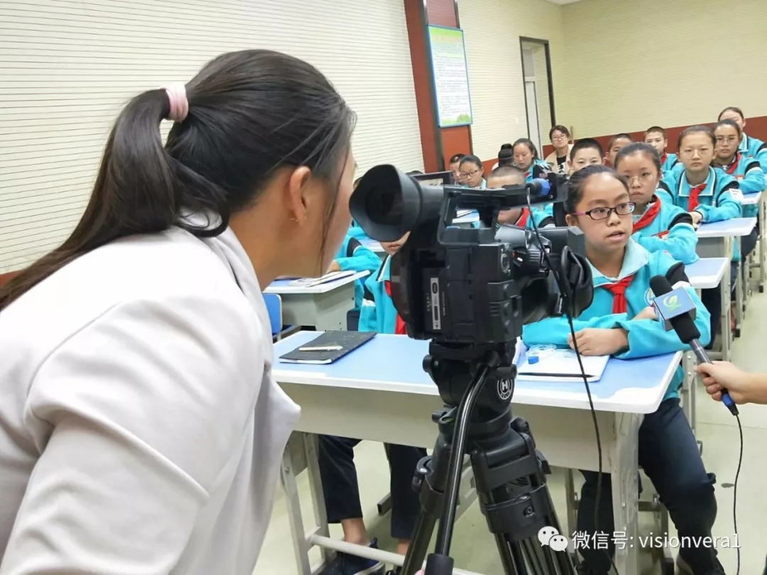 塔城电视台记者采访额敏县第六中学学生