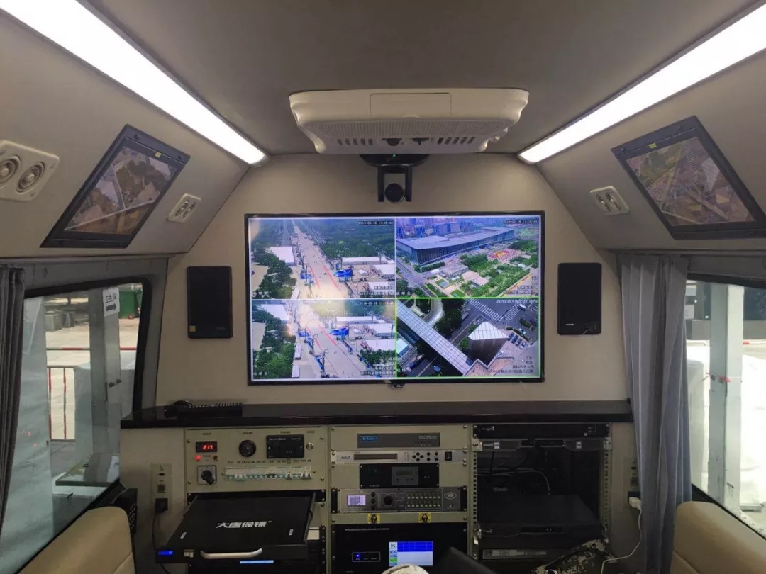 视联前沿视角共享移动指挥车内部展示